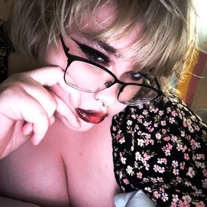 Meet your Posher, Flora